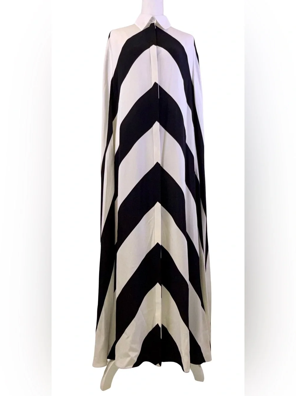 VALENTINO CHEVRON SILK CAPE  DRESS IN BLACK AND WHITE - Picture 4 of 15